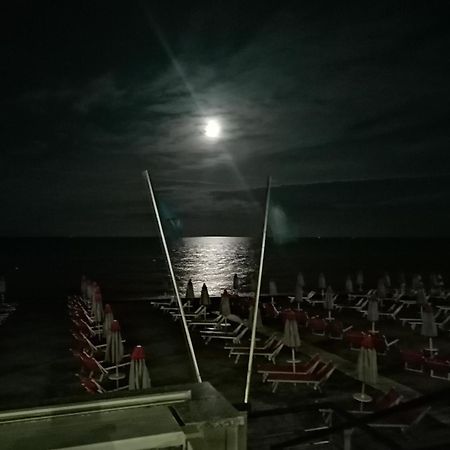 Appartamento Loano Climatizzato Mt 650 Dal Mare Esterno foto