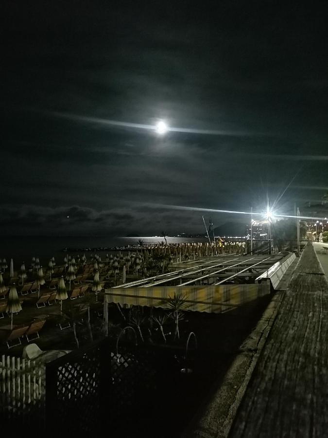 Appartamento Loano Climatizzato Mt 650 Dal Mare Esterno foto